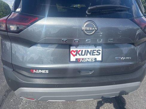 Used 2023 Nissan Rogue SV image 10