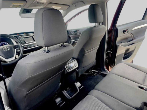 Used 2018 Toyota Highlander FWD V6 image 29