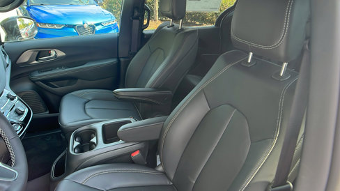 New 2026 Chrysler Voyager LX image 18
