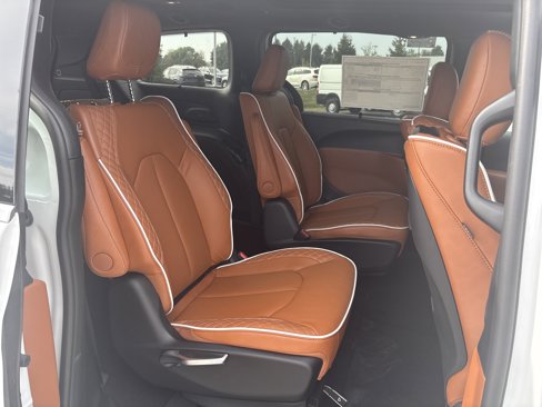 New 2026 Chrysler Pacifica Pinnacle image 11