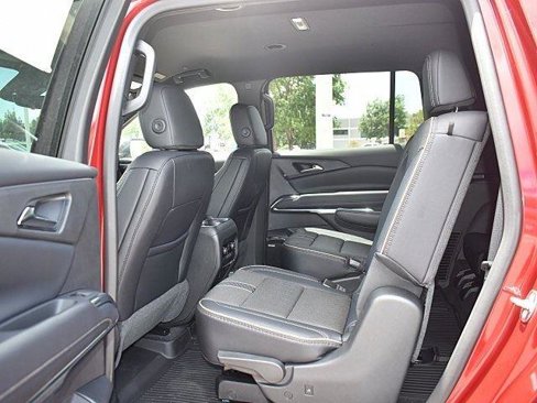 New 2025 Chevrolet Traverse High Country w/ LPO, Floor Liner Package image 8