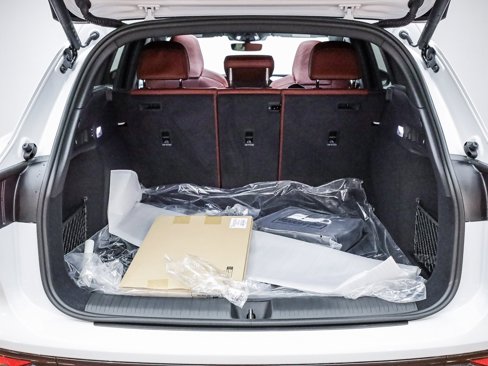 New 2025 Audi SQ6 e-tron Prestige image 28