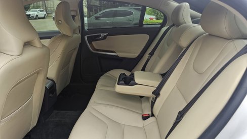 Used 2018 Volvo S60 T5 Inscription Platinum image 19