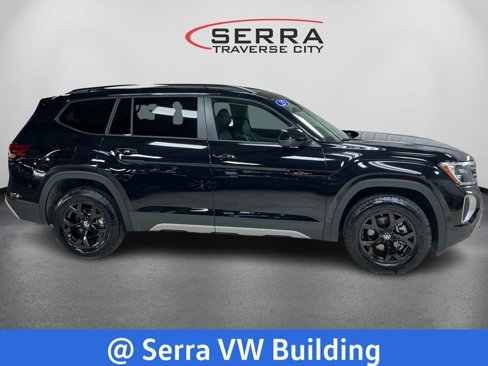 Certified 2025 Volkswagen Atlas Peak Edition SE image 4