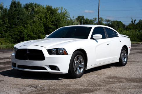 Used 2013 Dodge Charger SXT w/ Sport Appearance Group image 2