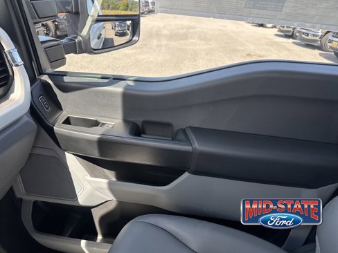 New 2026 Ford F250 XL w/ XL Chrome Package image 28