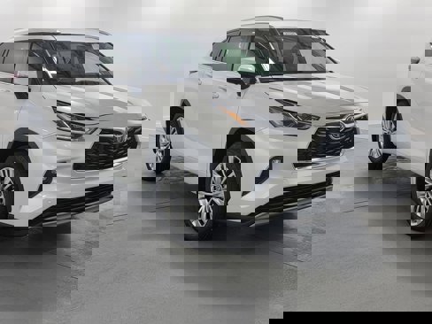New 2025 Toyota Highlander Platinum image 2
