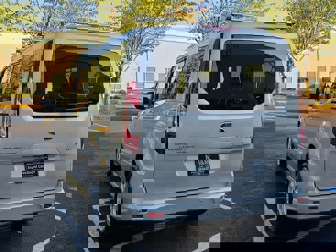 Used 2015 Ford Transit Connect XLT image 7