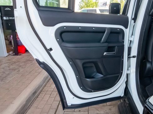 New 2025 Land Rover Defender 110 X-Dynamic SE image 42