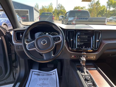 Used 2019 Volvo XC60 T5 Momentum w/ Multimedia Package image 7