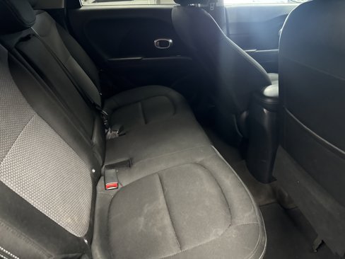 Used 2017 Kia Soul + image 14