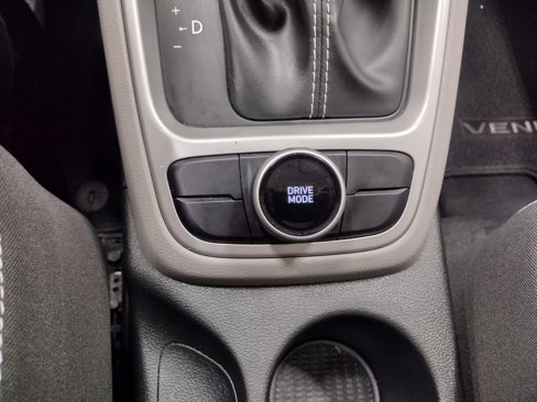 Used 2023 Hyundai Venue SEL image 23
