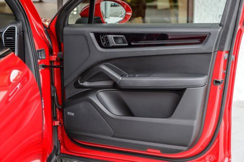Used 2021 Porsche Cayenne image 56