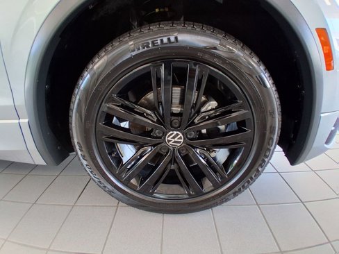 Used 2022 Volkswagen Tiguan SE R-Line image 30