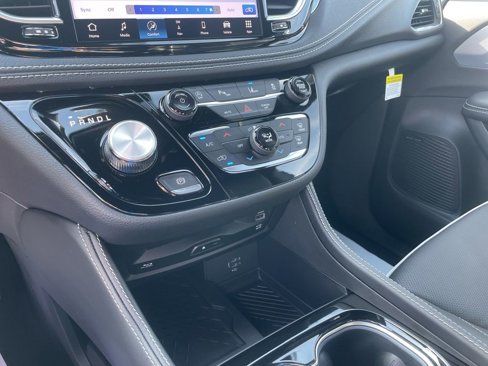 New 2026 Chrysler Pacifica Limited w/ Uconnect Theater Family Group image 26