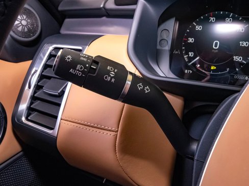 New 2025 Land Rover Discovery Metropolitan Edition image 12