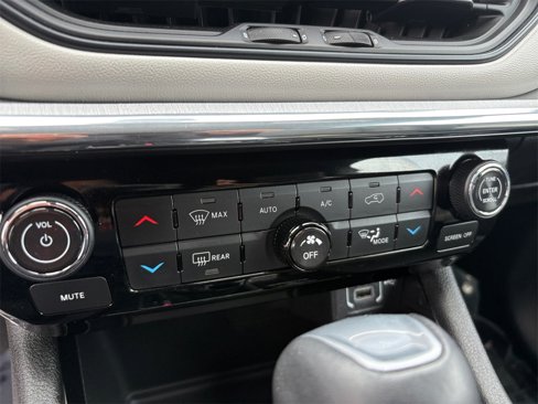 Used 2024 Jeep Compass Limited image 29