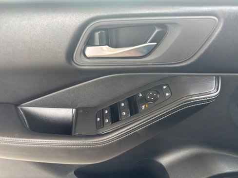 Used 2024 Nissan Rogue SV image 10