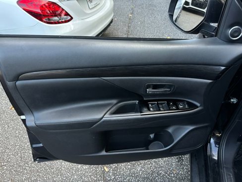 Used 2017 Mitsubishi Outlander SEL image 11