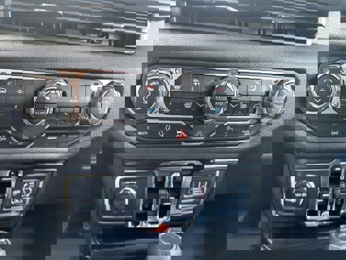 New 2025 Jeep Gladiator Sport image 25