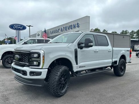 New 2025 Ford F250 Lariat w/ Black Appearance Package image 17