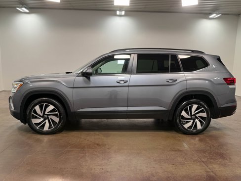 Used 2025 Volkswagen Atlas SE image 27