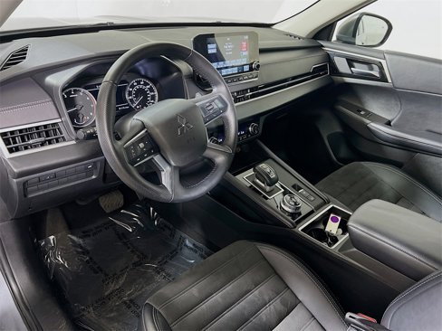 Used 2024 Mitsubishi Outlander SE image 10