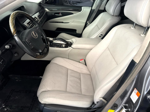 Used 2016 Lexus LS 460 w/ Comfort Package image 28