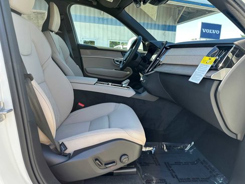 New 2026 Volvo XC90 B6 Plus w/ Protection Package Premier image 10