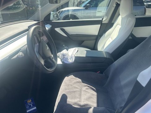 Used 2022 Tesla Model Y Long Range image 5