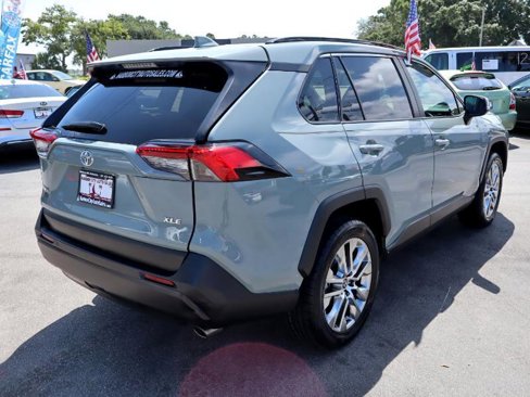 Used 2020 Toyota RAV4 XLE Premium image 6