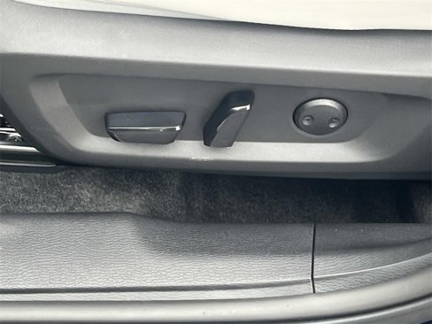 New 2025 Mitsubishi Outlander SE image 11