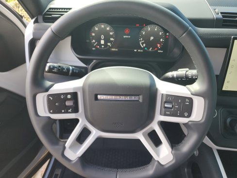 Used 2025 Land Rover Defender 110 S image 14
