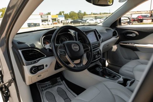 Used 2021 Jeep Cherokee Latitude Lux w/ Sun & Sound Group image 3