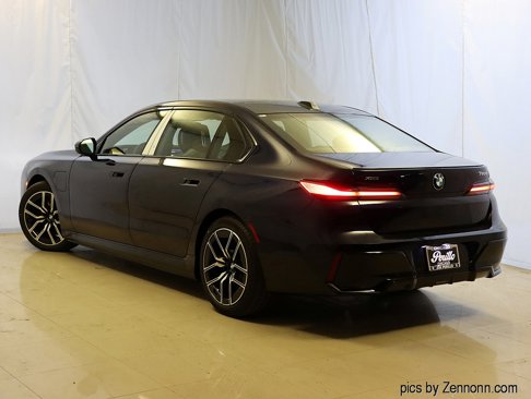 Used 2026 BMW 750e xDrive image 9