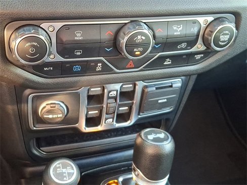 Used 2024 Jeep Wrangler Unlimited image 15