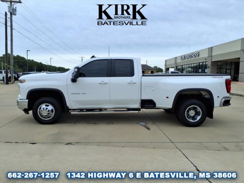 Used 2024 Chevrolet Silverado 3500 LT image 2