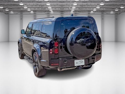 New 2025 Land Rover Defender 130 X-Dynamic SE image 3