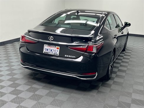 Certified 2024 Lexus ES 300h w/ Premium Package image 5