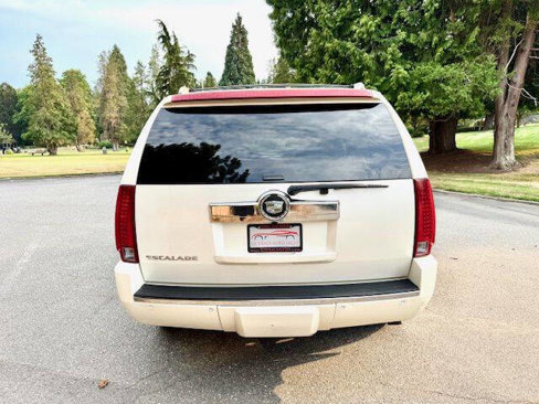 Used 2007 Cadillac Escalade AWD w/ Information Package image 7