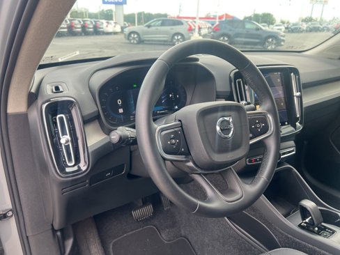 Used 2025 Volvo XC40 B5 Core image 11