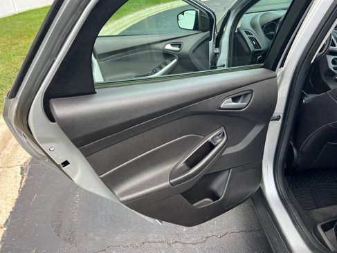 Used 2014 Ford Focus SE w/ Equipment Group 201A image 26