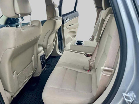 Used 2018 Jeep Grand Cherokee Laredo image 28