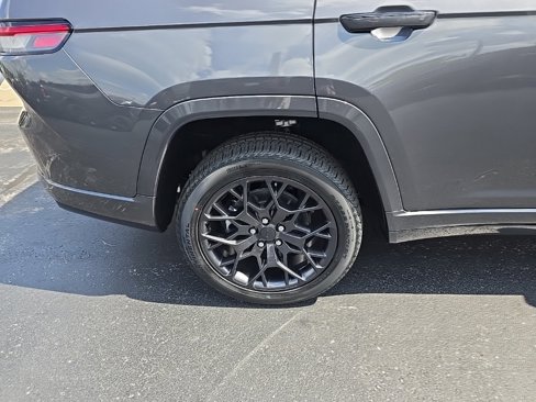 New 2025 Jeep Grand Cherokee L Summit image 11