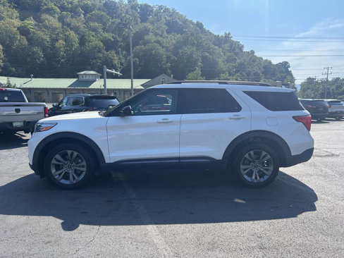 Used 2022 Ford Explorer XLT w/ Equipment Group 202A image 7