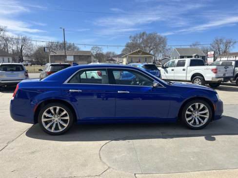 Used 2018 Chrysler 300 Limited w/ Safetytec Plus Group image 9