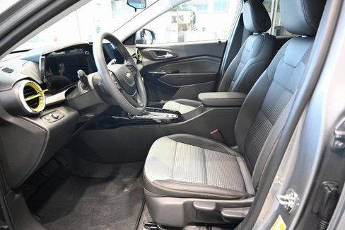 New 2025 Chevrolet Trax LT image 9