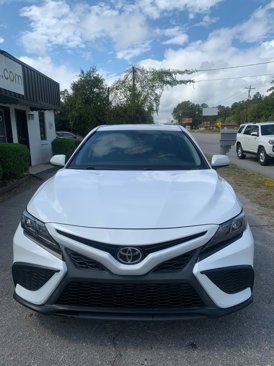 Used 2021 Toyota Camry SE image 2
