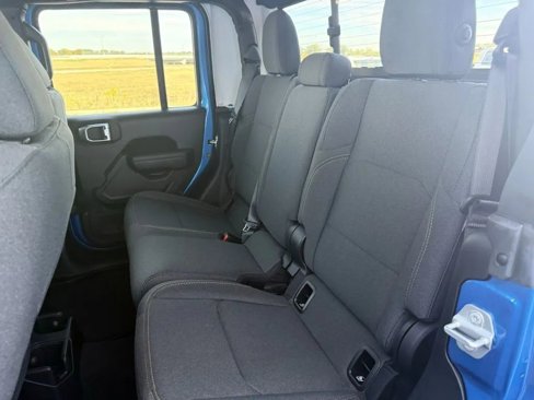 Used 2024 Jeep Gladiator Sport image 14