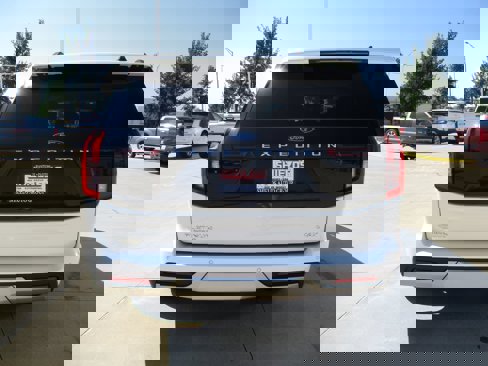 New 2025 Ford Expedition Max Platinum image 5